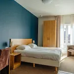 Ambassador Centre Hotel 3*