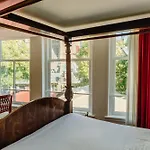 Ambassador Centre Hotel 3*