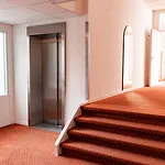 Ambassador Centre Hotel 3*