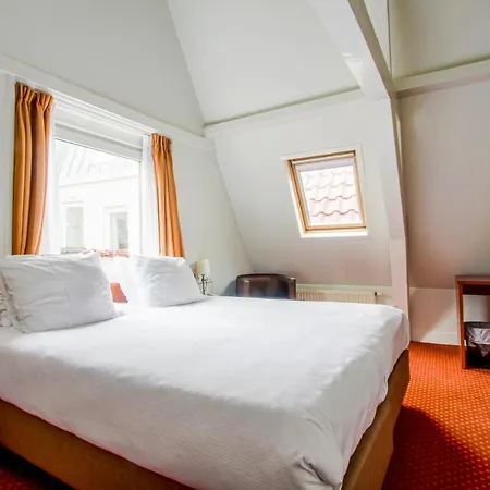 Ambassador Centre Отель