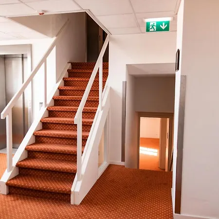 Отель Ambassador Centre 3*