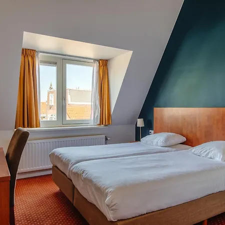 Отель Ambassador Centre 3*