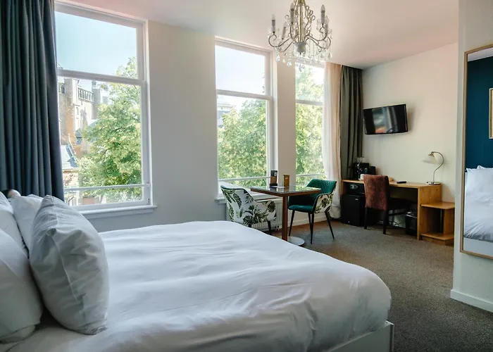 Ambassador Centre Hotel 3*