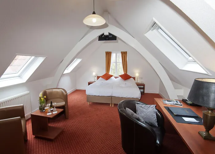 Ambassador Centre Hotel 3*