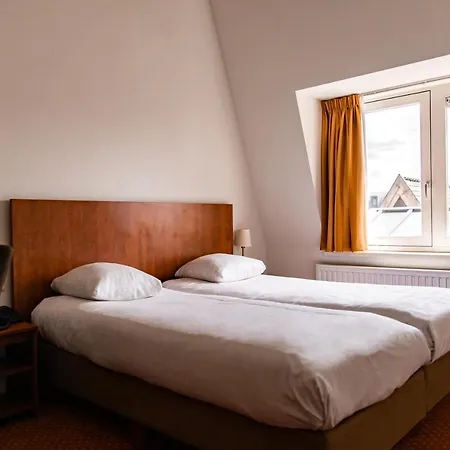 Ambassador Centre Hotel 3*