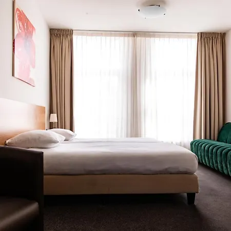 Ambassador Centre Hotel 3*