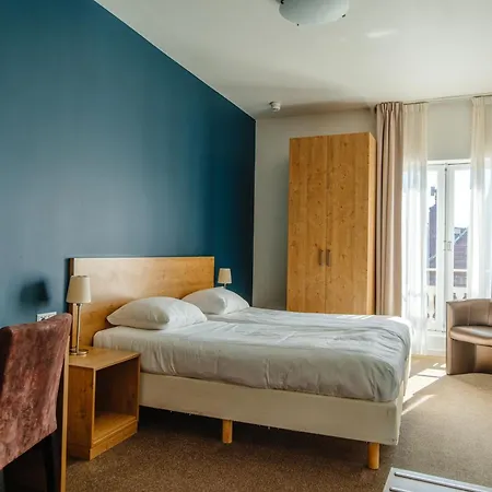 Ambassador Centre Hotel 3*
