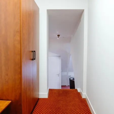 Ambassador Centre Hotel 3*